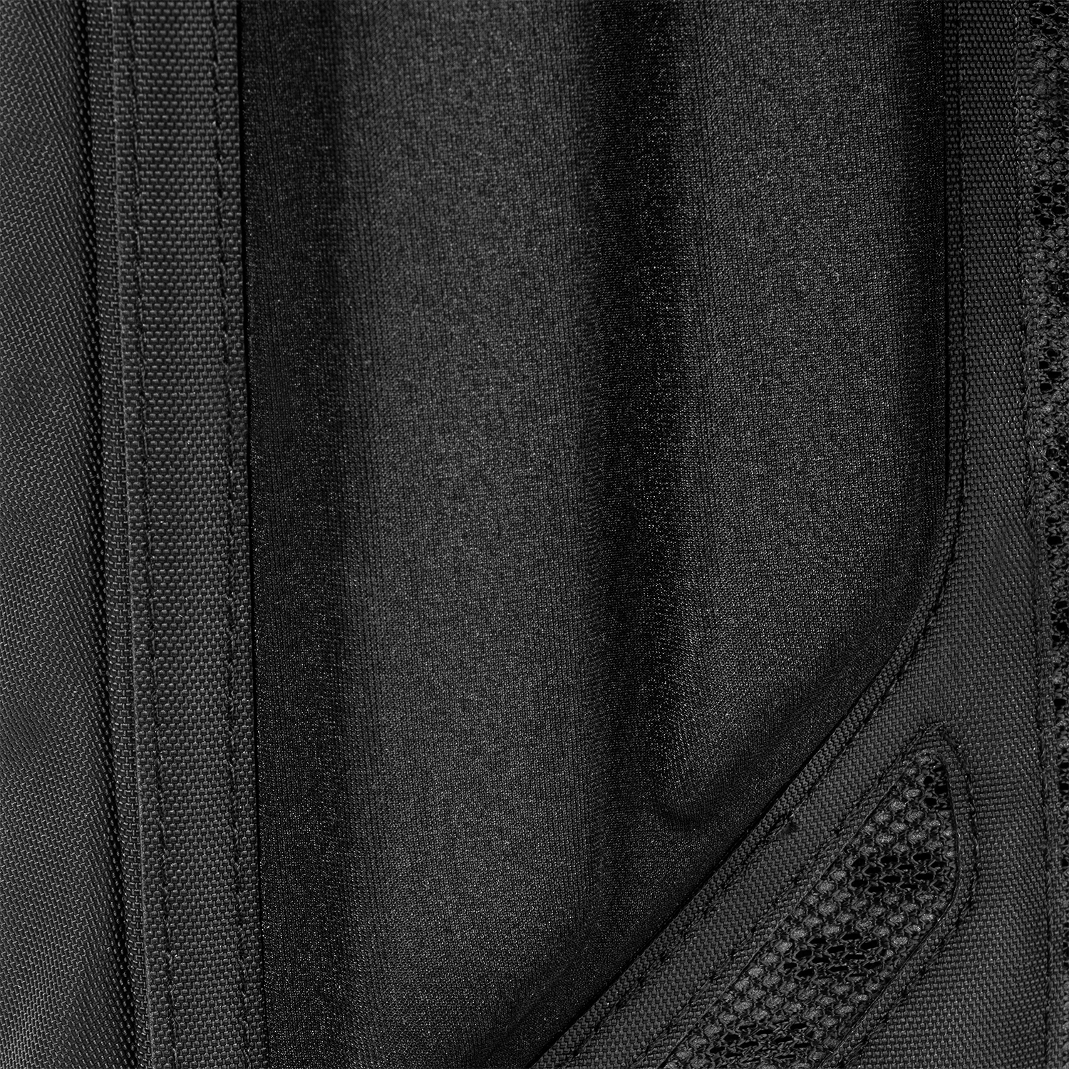 paragon-hydration-pack-b6 Paragon_Black_Texture.png